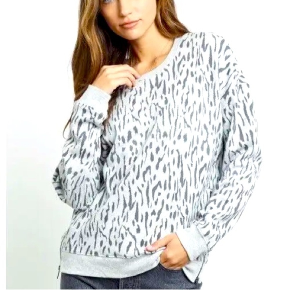 Rails Marlo Sweater Abstract Cheetah Print in Grey Women’s Sz L Side Zip Accents